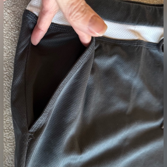 Danskin Now Women’s Grey Athletic Shorts w/White Stripe Large Drawstring Pockets - Picture 6 of 7